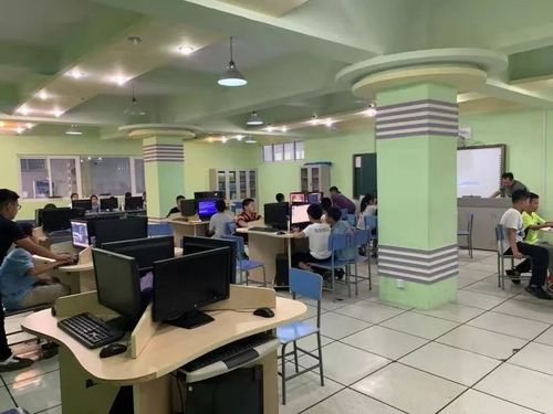 雏鹰少年征战全国中小学生电脑制作活动